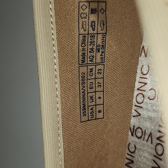 Vionic Minna Ballet Flat Beige Suede with Leather Toe and Heel Size 6 - Picture 14 of 14